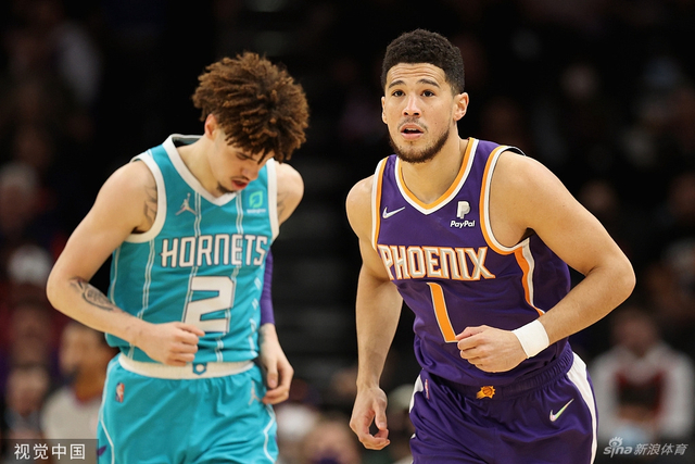 中迈出了坚 中迈出了坚