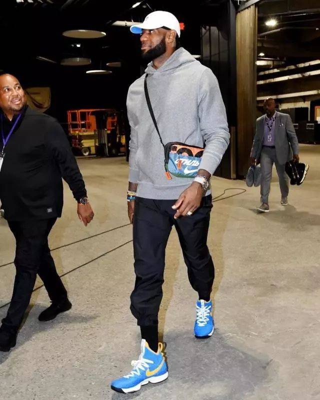 同在同一位 同在同一位