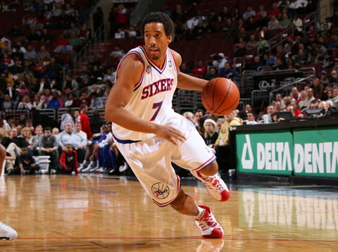 在校人群坚 在校人群坚